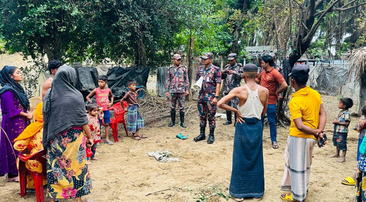 ঘূর্ণিঝড় ‘মোখা’: নিরাপদ আশ্রয়ে যেতে বিজিবির মাইকিং