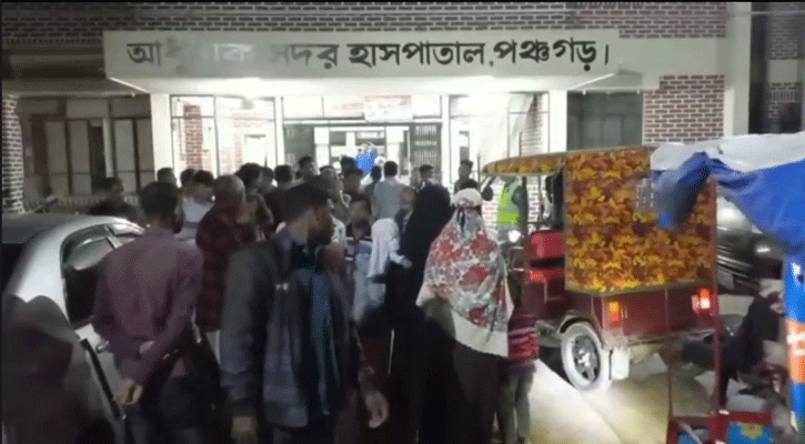 মোটরসাইকেলের ত্রিমুখী সংঘর্ষে নিহত ১