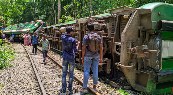 লাউয়াছড়ায় ট্রেন চলাচল স্বাভাবিক হওয়া নিয়ে যা বললেন স্টেশন মাস্টার