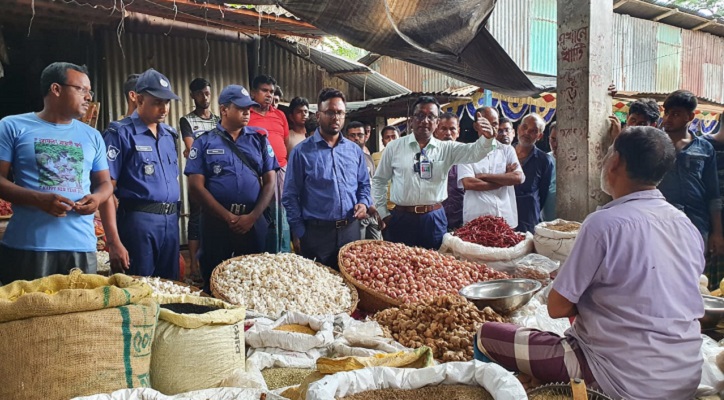 ফরিদপুরে আদা-মসলার বাজারে অভিযান, জরিমানা