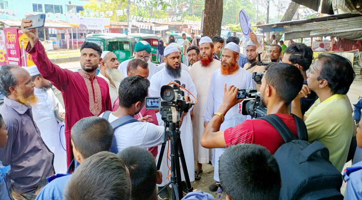 তীব্র গরমে ইতিহাস সৃষ্টি করতে চায় ‘হাতপাখা’