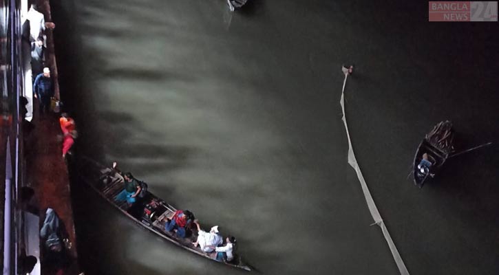 কীর্তনখোলায় লঞ্চের ধাক্কায় বাল্কহেড ডুবি