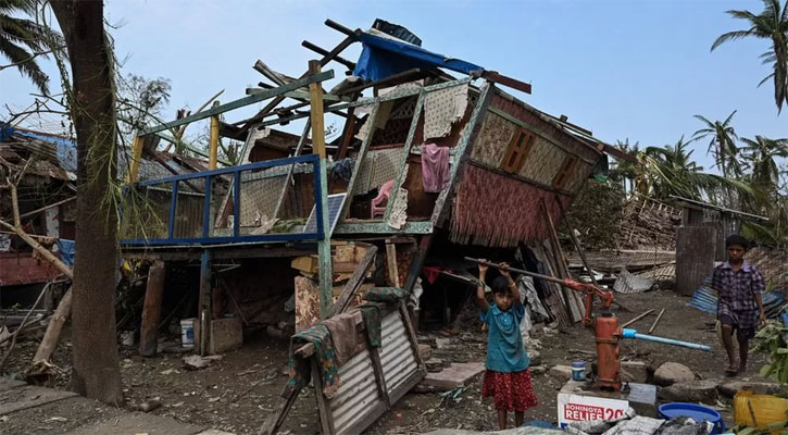 মিয়ানমারে ঘূর্ণিঝড়ে ক্ষতিগ্রস্তদের হাহাকার, সেনাবাহিনী নীরব