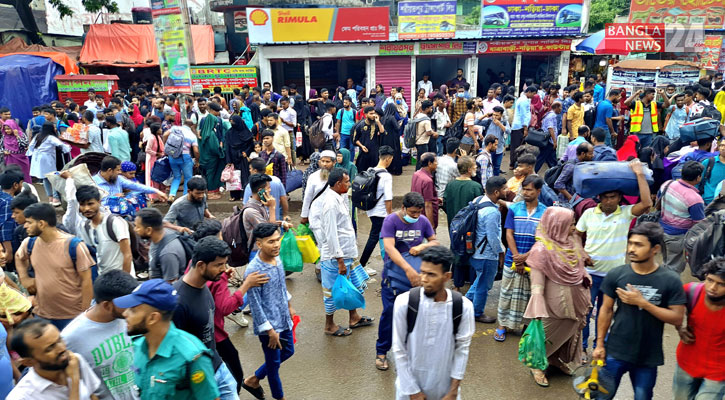 যাত্রীর তুলনায় গাড়ি কম, ভোগান্তিতে দক্ষিণবঙ্গের মানুষ