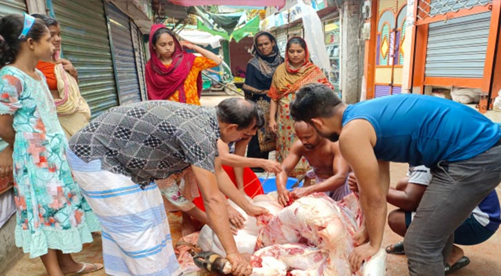 ঈদের দ্বিতীয় দিনেও চলছে পশু কোরবানি