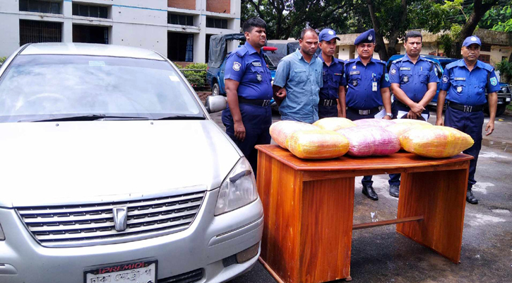 গাইবান্ধায় প্রাইভেটকারে মিলল এক মণ গাঁজা, যুবক আটক 