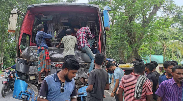 গোপালগঞ্জে যাত্রীবাহী বাস-ট্রাকের সংঘর্ষে আহত ২৫