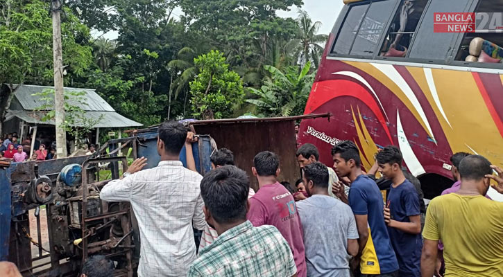 বাবুগঞ্জে যাত্রীবাহী বাস-ট্রলির সংঘর্ষে নিহত ৩