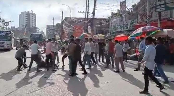 রাস্তায় ফেলে যুবদলের এক গ্রুপকে পেটাল আরেক গ্রুপ