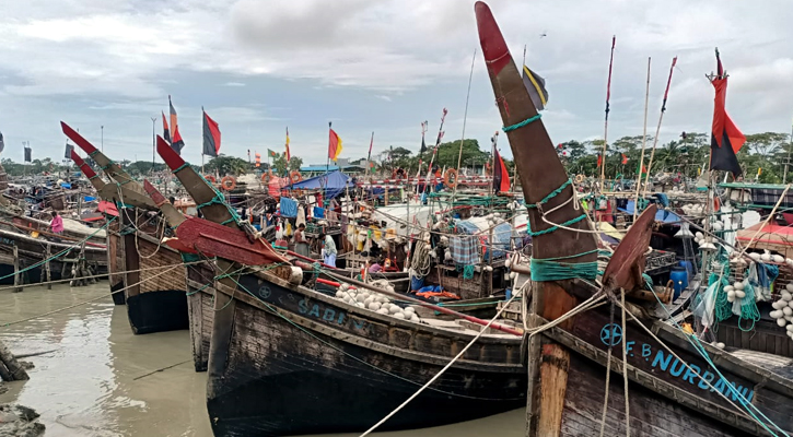 বৈরী আবহাওয়ায় হতাশ পটুয়াখালীর জেলেরা