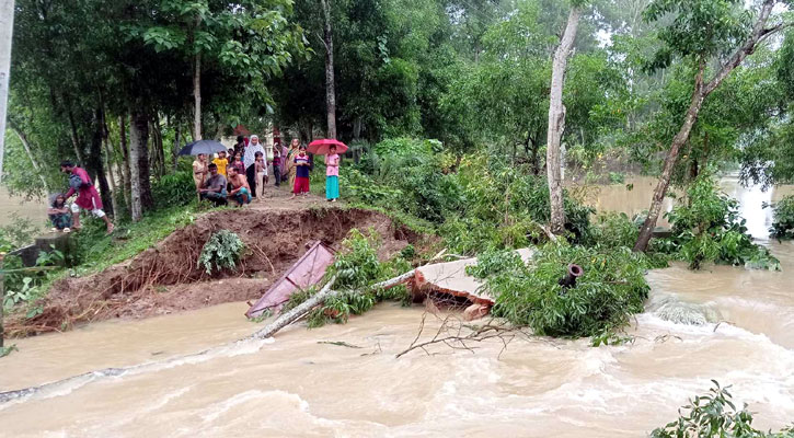 ফেনীতে মুহুরী নদীর বাঁধ ভেঙে ১৫ গ্রাম প্লাবিত