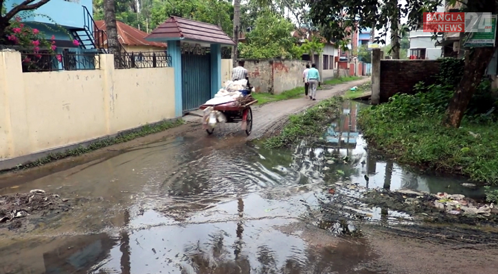 জলাবদ্ধতা আর আবর্জনায় বেহাল দশা পাবনা পৌরসভার