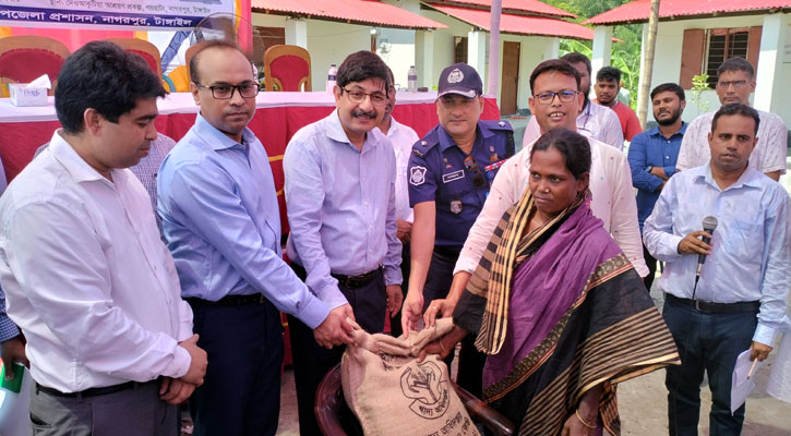 যমুনার ভাঙন এলাকা পরিদর্শন করলেন ঢাকা বিভাগীয় কমিশনার