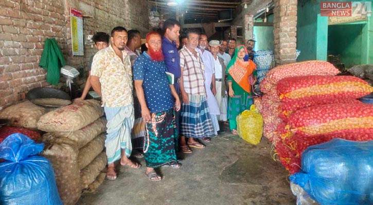 অতিরিক্ত দামে পণ্য বিক্রি, মাদারীপুরে ৪ দোকানিকে জরিমানা 