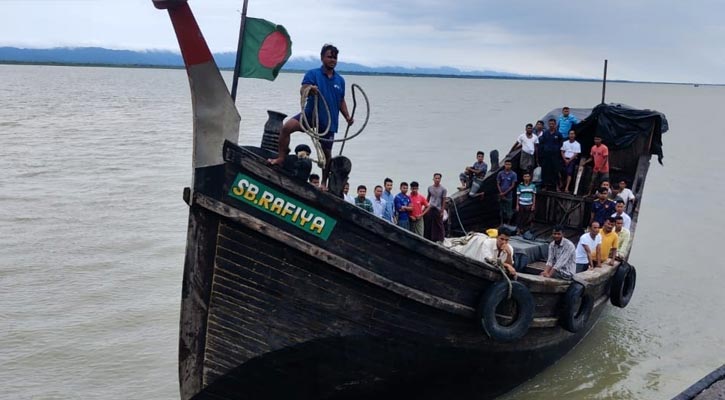 মংডুতে বিজিবি-বিজিপি পতাকা বৈঠক শেষে দেশে ফিরল ২৯ বাংলাদেশি