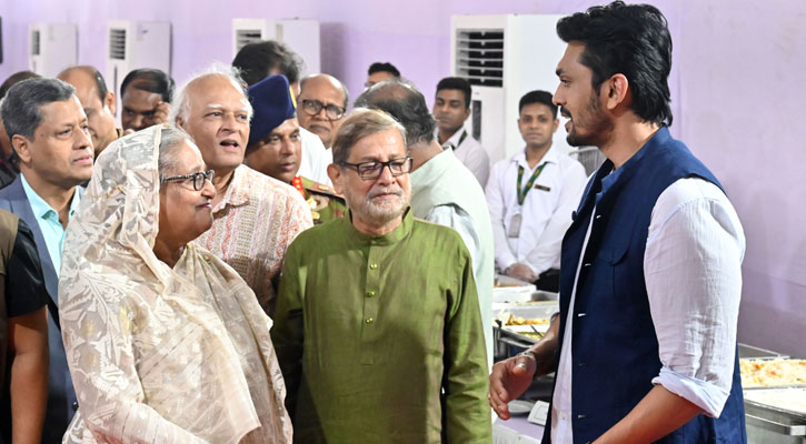 গণভবনে নৈশভোজে বঙ্গবন্ধুকে নিয়ে নির্মিত সিনেমার শিল্পীরা