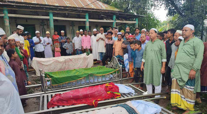 ট্রেন দুর্ঘটনা: পাশাপাশি কবরে শায়িত একই পরিবারের ৪ জন