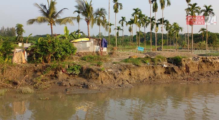 ‘জমি ভেঙে যাচ্ছে, কলিজা ফেটে যায়’