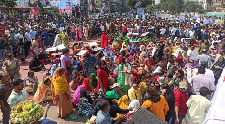 আ.লীগের মঞ্চে চলছে দেশাত্মবোধক গান, খণ্ড খণ্ড মিছিলে ভরছে সমাবেশস্থল