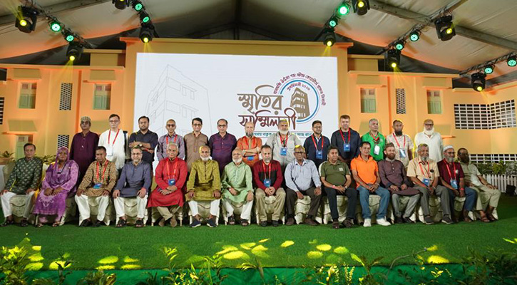 যেথায় থাকুক যে যেখানে, বাঁধন আছে প্রাণে প্রাণে