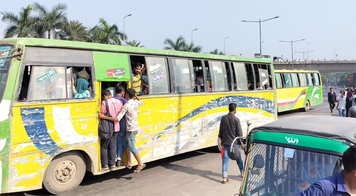 সড়কে ব্যক্তিগত গাড়ি কম, গণপরিবহন প্রায় স্বাভাবিক