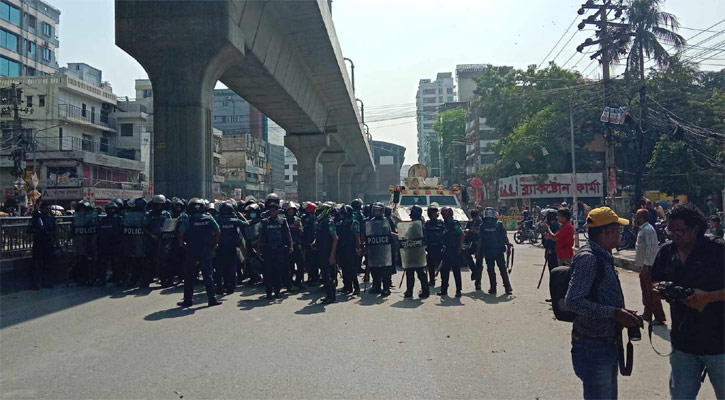 মিরপুরে শ্রমিক-পুলিশ ধাওয়া-পাল্টা ধাওয়া, পরিস্থিতি থমথমে