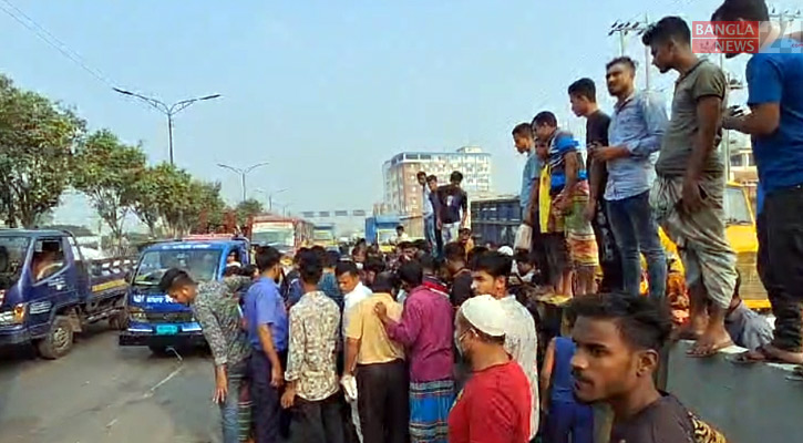 সাভারে বেপরোয়া সেলফি পরিবহনের ধাক্কায় নারী পুলিশ সদস্য নিহত