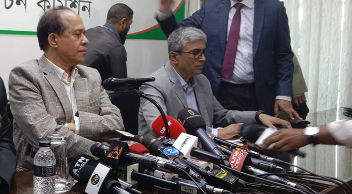 সংসদ নির্বাচন পেছাবে না, তফসিল পুনর্নির্ধারণ হতে পারে: সিইসি