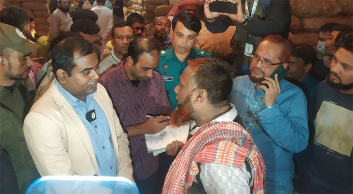 কারওয়ান বাজারে তিন পেঁয়াজ ব্যবসায়ীকে জরিমানা