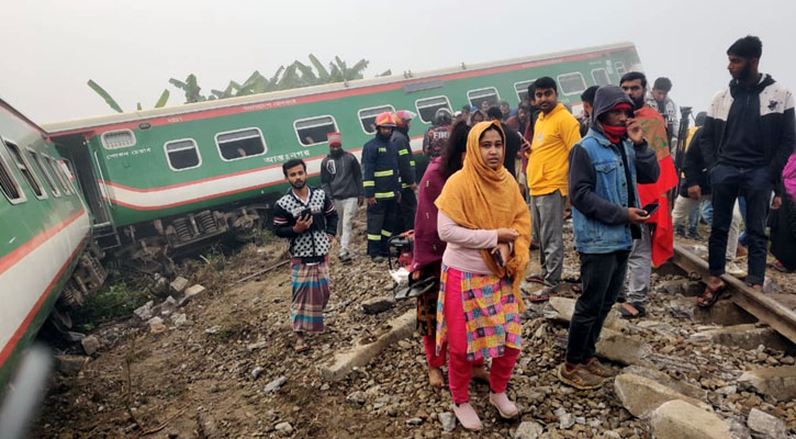 দুর্ঘটনা: উত্তরবঙ্গের সঙ্গে ঢাকার ট্রেন যোগাযোগ বন্ধ 