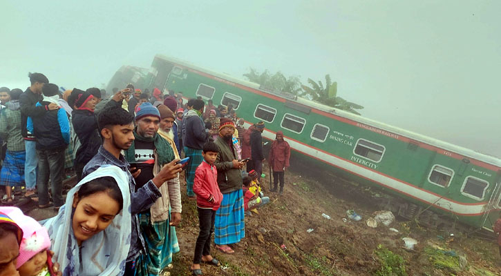 গাজীপুরে ট্রেন দুর্ঘটনায় আহত দুই ট্রেনচালক ঢামেকে