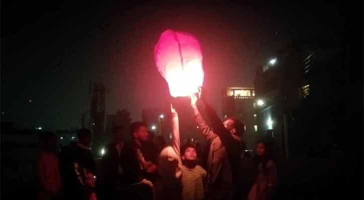 নিষেধাজ্ঞার পরও ঢাকার আকাশে উড়ছে ফানুস