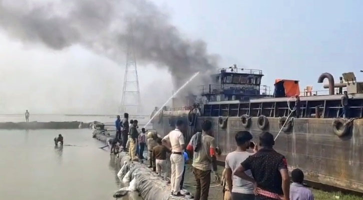 ভারতের সুন্দরবনে বাংলাদেশি জাহাজে আগুন, পুড়ে ছাই কোটি টাকার পণ্য