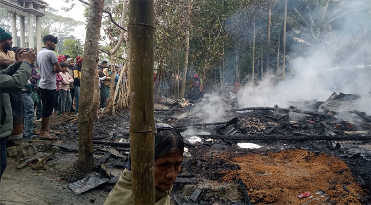 বরিশাল রহস্যজনক আগুনে পুড়ল বসতঘর