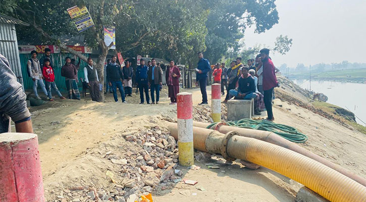 রাস্তায় বালু সরবরাহের পাইপ, ঠিকাদার প্রতিষ্ঠানকে জরিমানা