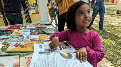 বইমেলার শিশুপ্রহরে ফুলের ভিড়