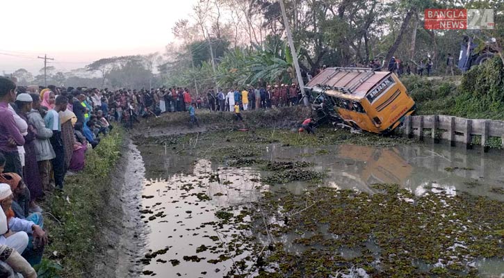 গলাচিপায় বাস খাদে পড়ে নিহত ২, আহত ১৫ 