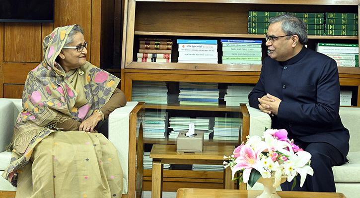 দেশের মানুষ এখন গণতন্ত্র উপভোগ করছে: প্রধানমন্ত্রী