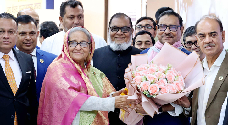 জার্মানি সফর শেষে দেশে ফিরেছেন প্রধানমন্ত্রী