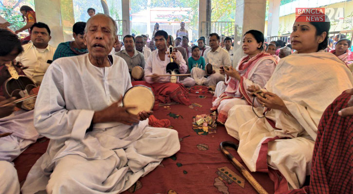 ভক্ত-পুণ্যার্থীর ভিড়ে মুখরিত নরসিংদীর ঐতিহ্যবাহী বাউলমেলা