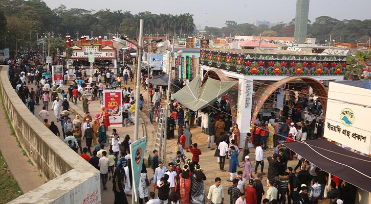 বইমেলায় তরুণদের আগ্রহ থ্রিলারধর্মী বইয়ে