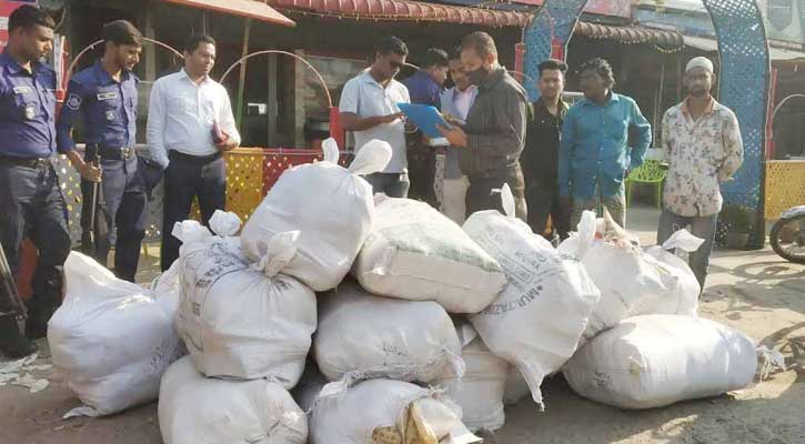 বাগেরহাটে ১৭ মণ নিষিদ্ধ পলিথিন জব্দ