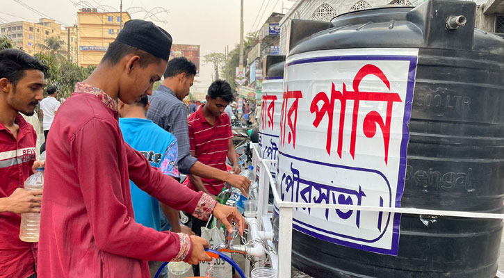 প্রতিদিন ১০ হাজার লিটার বিশুদ্ধ পানি দিচ্ছে ফেনী পৌরসভা