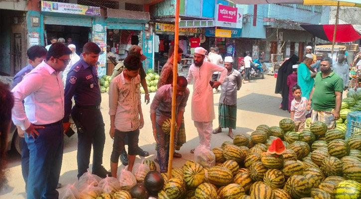 না.গঞ্জে অতিরিক্ত দামে মাংস ও তরমুজ বিক্রি করায় জরিমানা