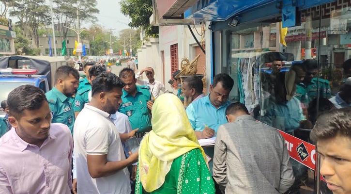 ফুটপাত দখলমুক্ত করতে সিসিকের অভিযান, জরিমানা