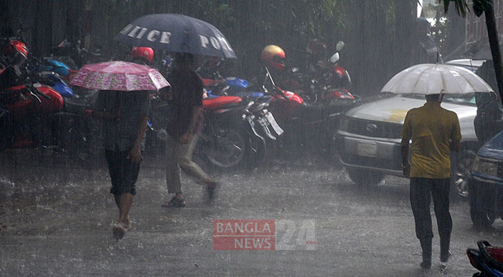 বৃষ্টিপাতে ঢাকাসহ দেশে তাপমাত্রা তিন ডিগ্রি কমতে পারে