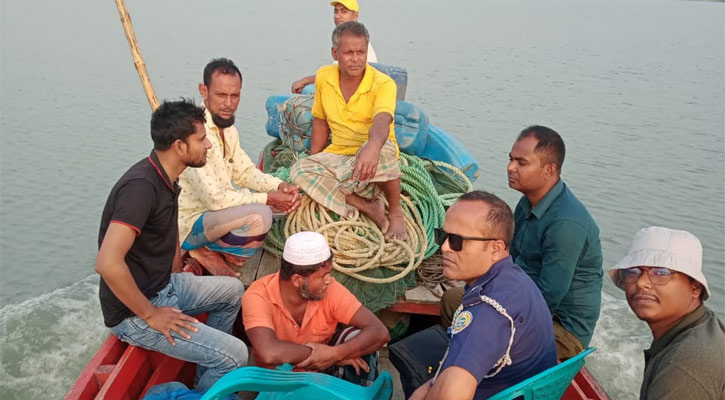 বরিশালে বিপুল পরিমাণ অবৈধ জালসহ তিন জেলে আটক