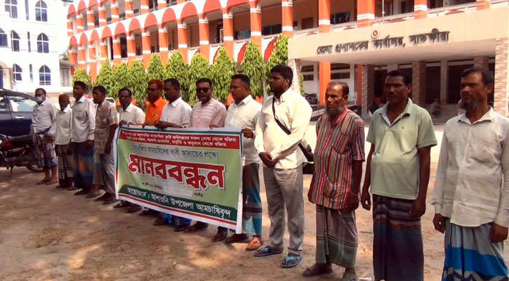 আম বাগানে শুঁয়োপোকার আক্রমণ, প্রতিকার দাবিতে চাষিদের মানববন্ধন