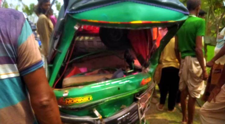 ঈদের ছুটি কাটাতে এসে সড়কে প্রাণ গেল শিশুর, আহত বাবা-মা ও বোন