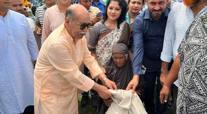 প্রান্তিক ও অসহায়দের পাশে রয়েছে সরকার: শিল্পমন্ত্রী 